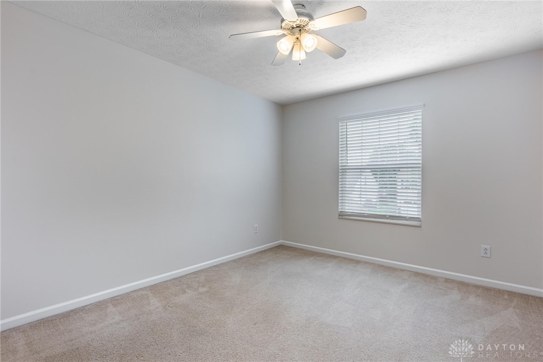 2465 Dewpoint Circle, Fairborn, Ohio image 27