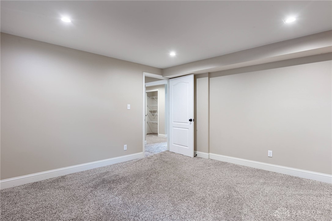 2465 Dewpoint Circle, Fairborn, Ohio image 38