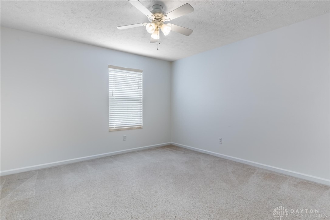2465 Dewpoint Circle, Fairborn, Ohio image 30