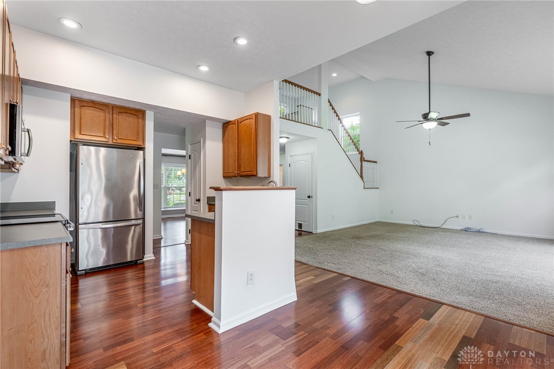 2465 Dewpoint Circle, Fairborn, Ohio image 14