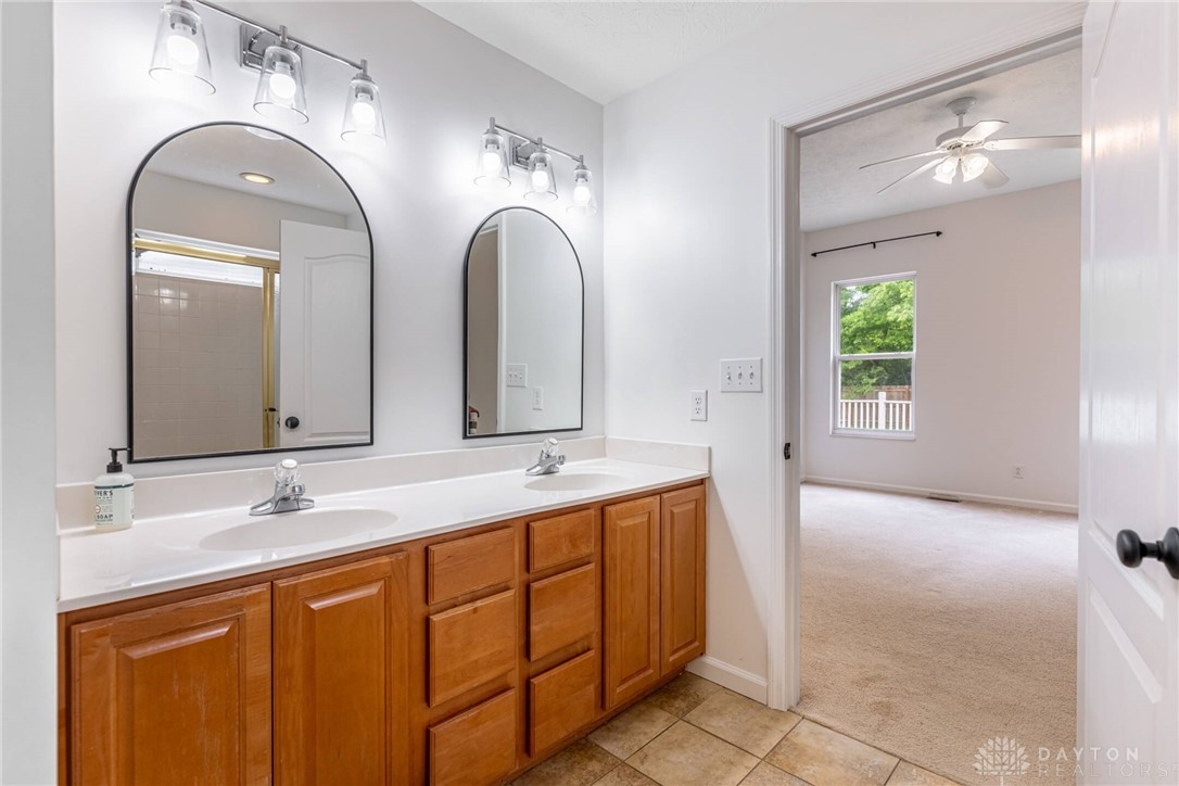 2465 Dewpoint Circle, Fairborn, Ohio image 24