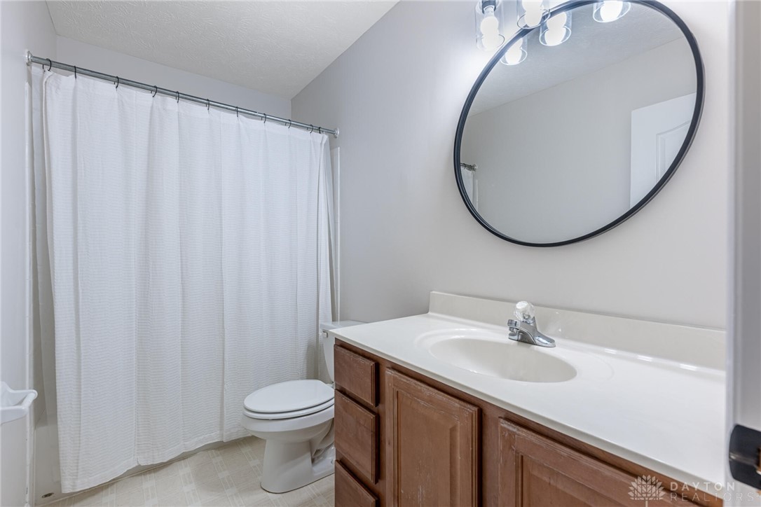 2465 Dewpoint Circle, Fairborn, Ohio image 29