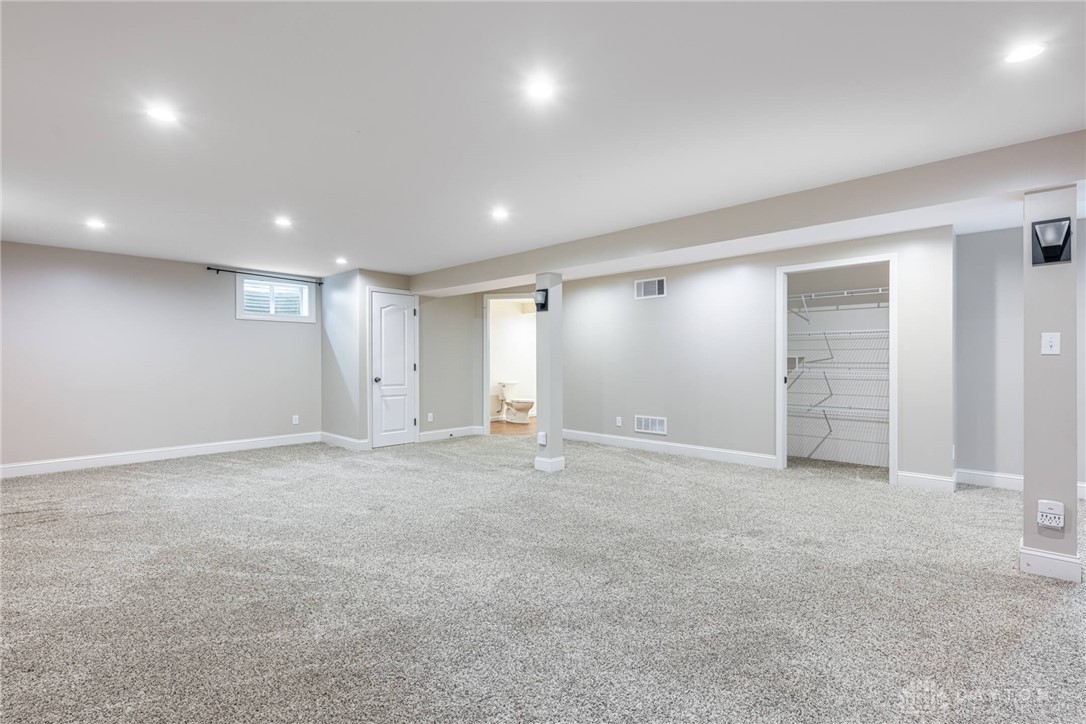 2465 Dewpoint Circle, Fairborn, Ohio image 34
