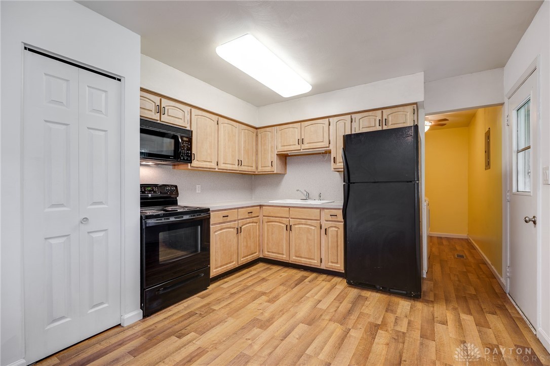 1052 Greenfield Drive, Troy, Ohio image 11