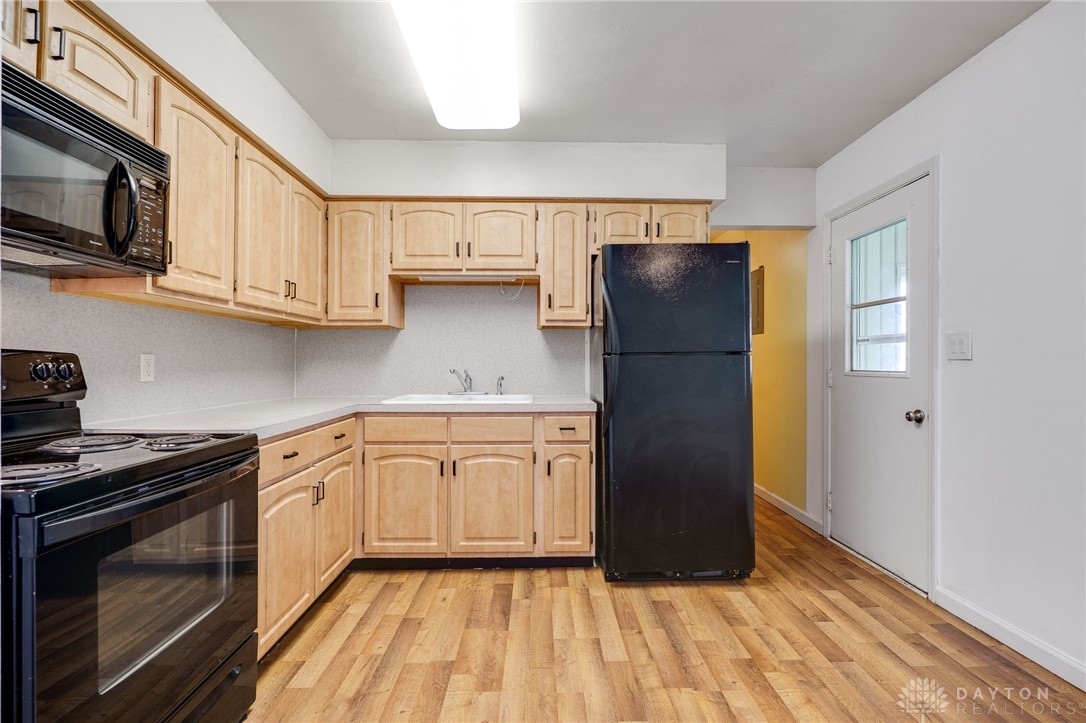 1052 Greenfield Drive, Troy, Ohio image 16