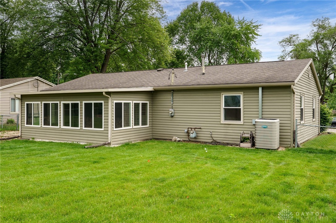 1052 Greenfield Drive, Troy, Ohio image 33