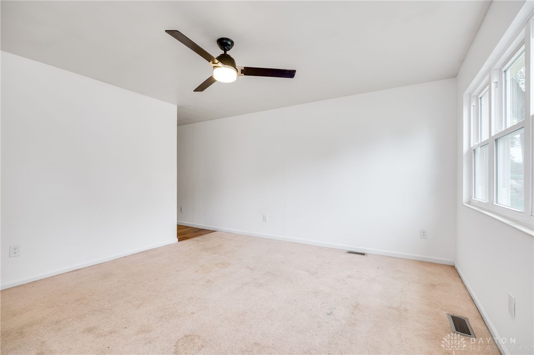 1052 Greenfield Drive, Troy, Ohio image 7