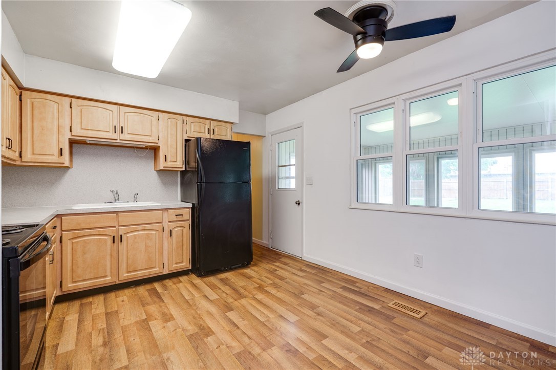 1052 Greenfield Drive, Troy, Ohio image 15