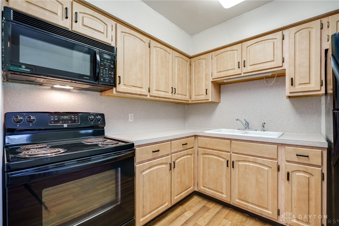 1052 Greenfield Drive, Troy, Ohio image 12