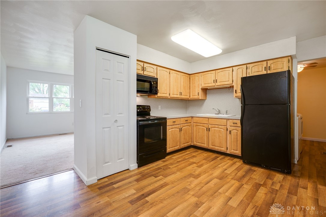1052 Greenfield Drive, Troy, Ohio image 17