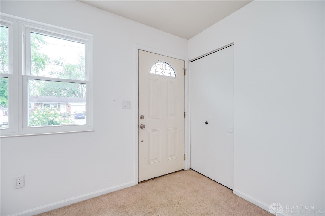 1052 Greenfield Drive, Troy, Ohio image 6