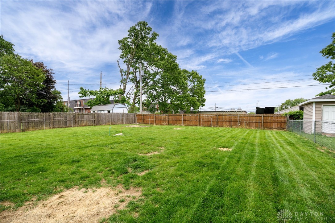 1052 Greenfield Drive, Troy, Ohio image 31