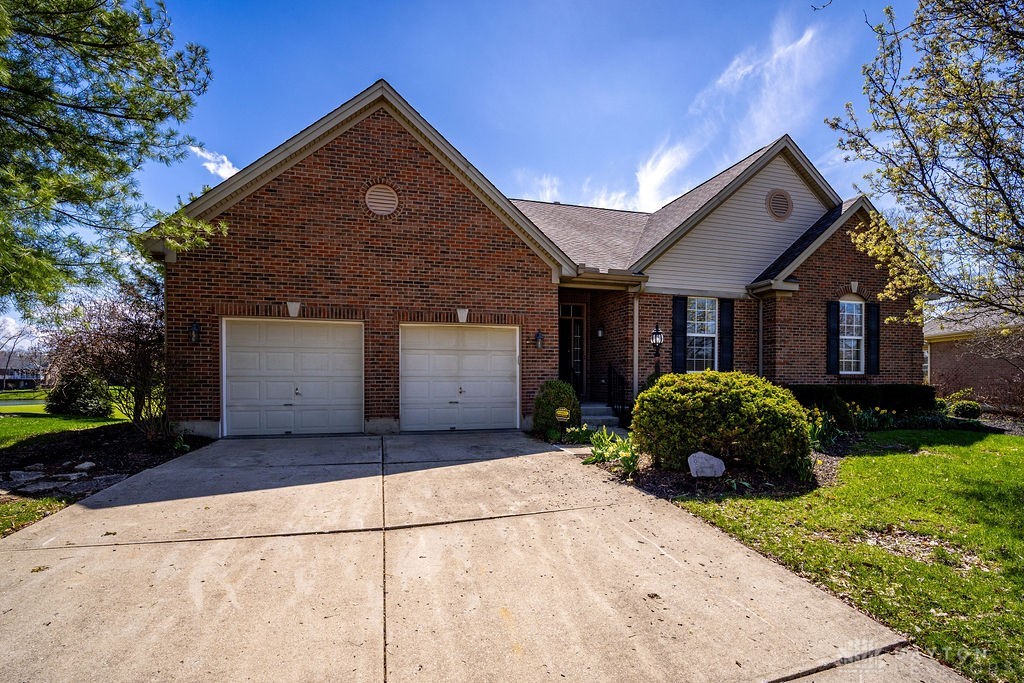 2773 Mill Pond Court, Hamilton, Ohio image 2