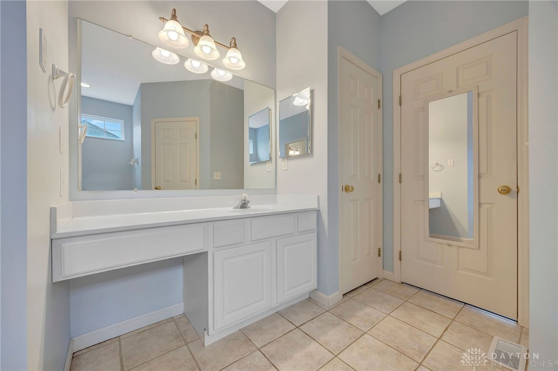 2773 Mill Pond Court, Hamilton, Ohio image 32