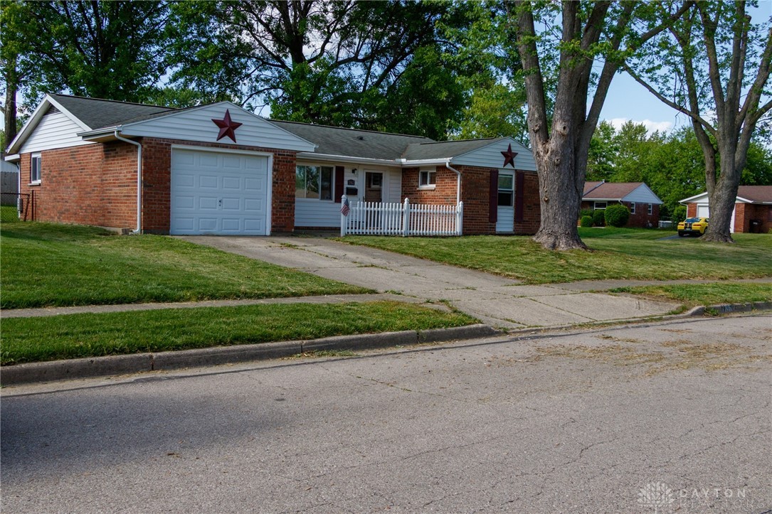 1862 Connecticut Drive, Xenia, Ohio image 2