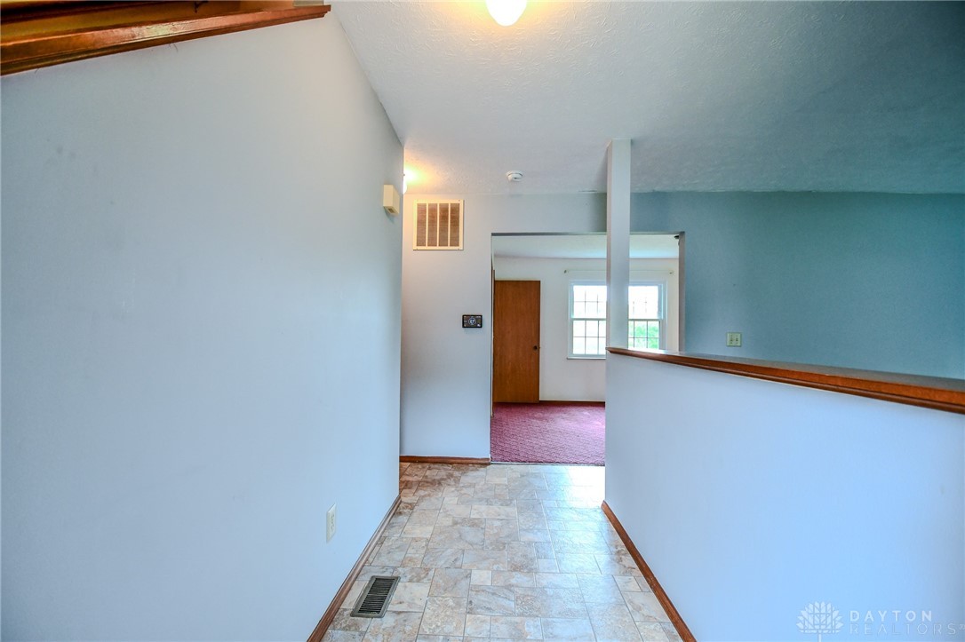 1015 Brookwood Court, Fairborn, Ohio image 4