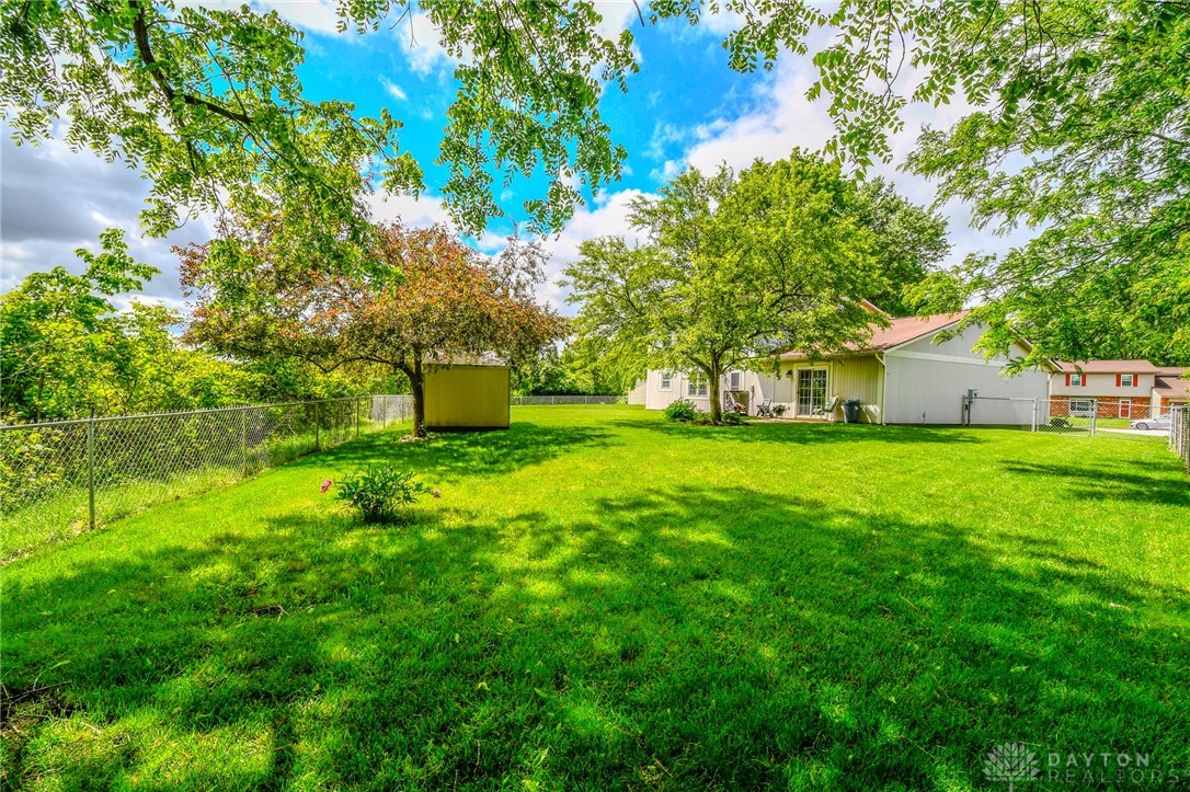 1015 Brookwood Court, Fairborn, Ohio image 38