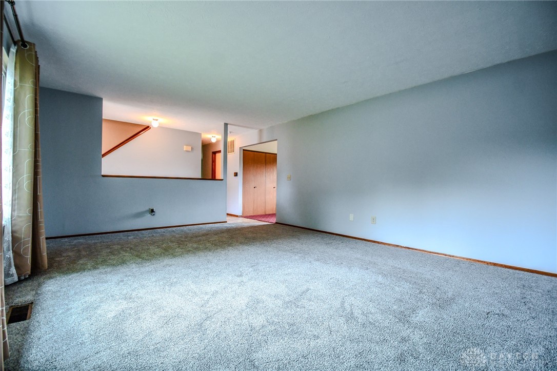 1015 Brookwood Court, Fairborn, Ohio image 6