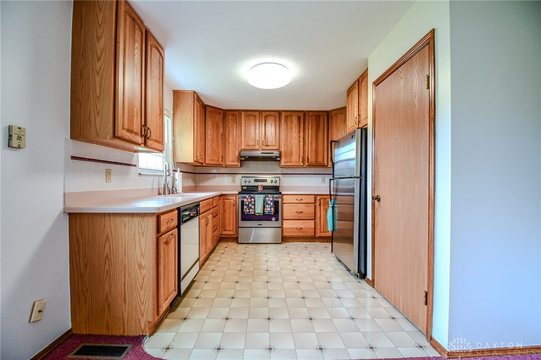 1015 Brookwood Court, Fairborn, Ohio image 10