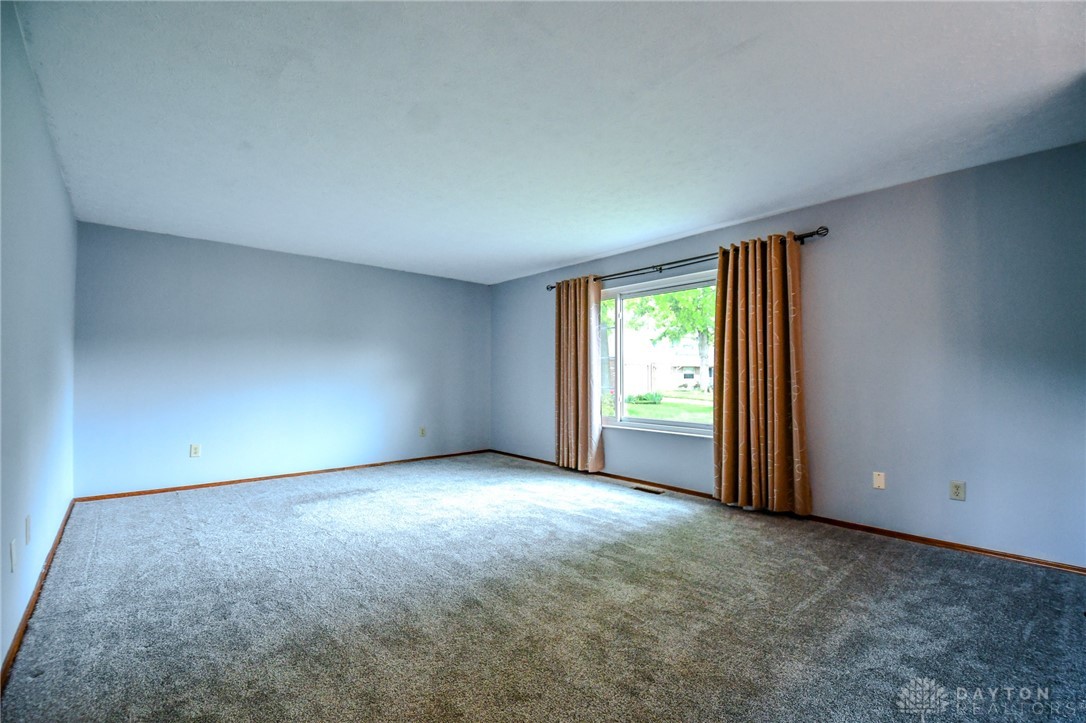 1015 Brookwood Court, Fairborn, Ohio image 7