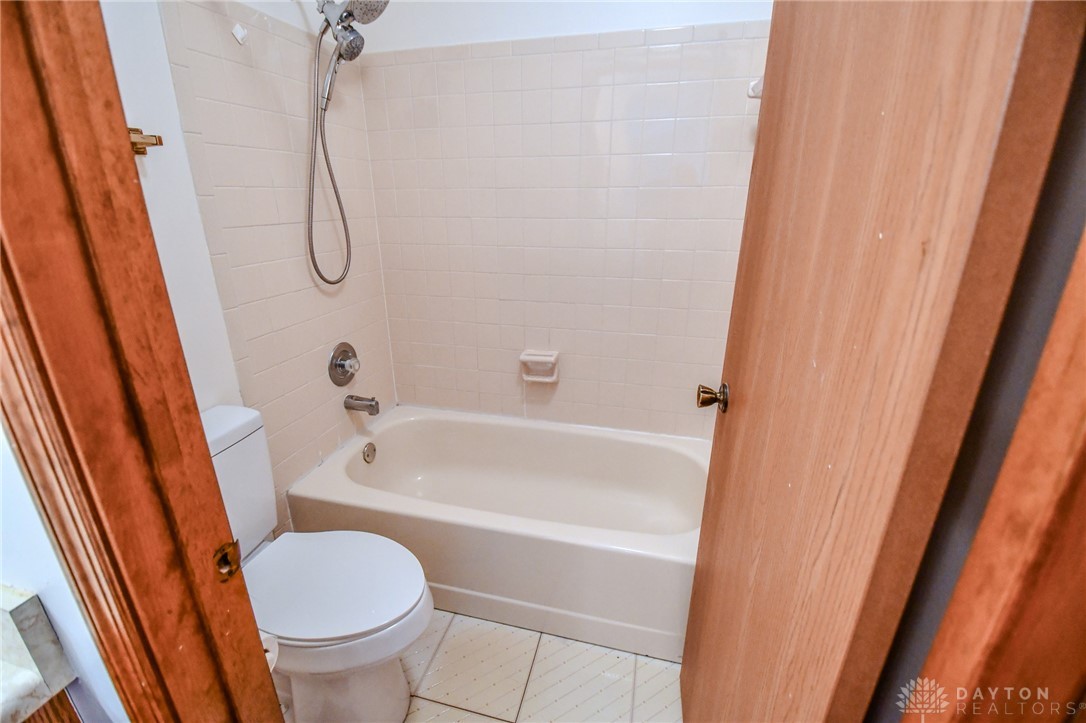 1015 Brookwood Court, Fairborn, Ohio image 28