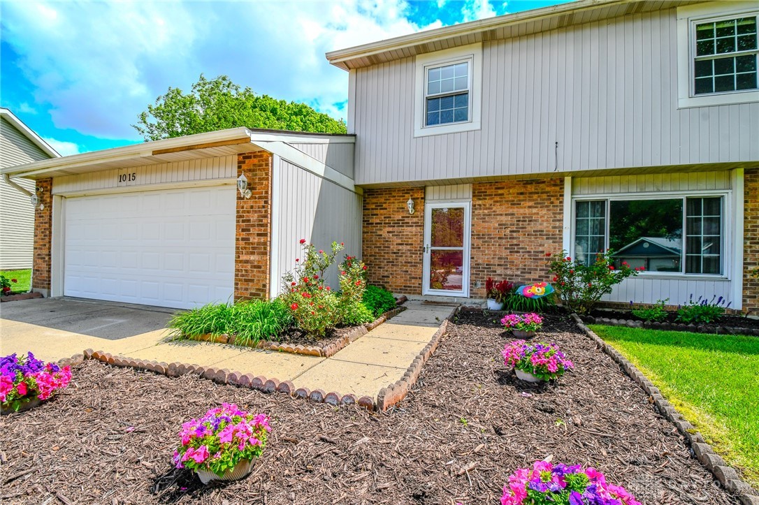 1015 Brookwood Court, Fairborn, Ohio image 2