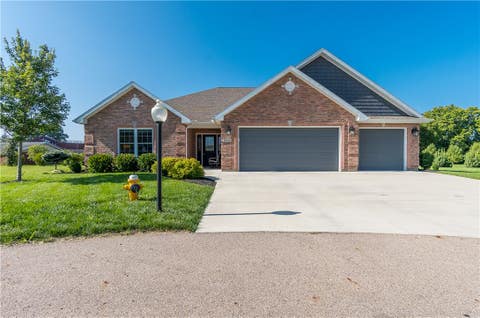 Homes For Sale - 1004 Plymouth Court<br/> Troy, OH 45373