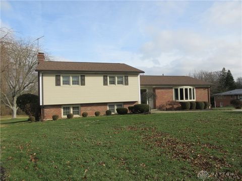 Photo of 1319 Stratford Drive, Piqua, OH 45356 (MLS # 948807)