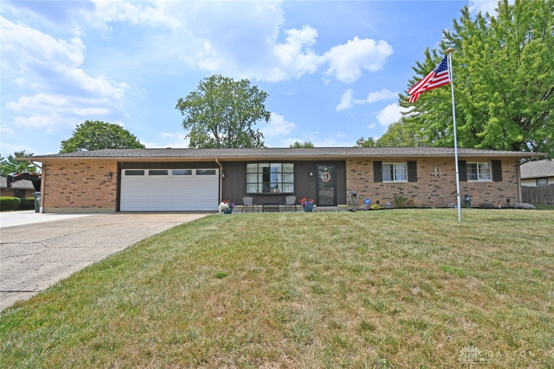 2135 Granada Drive, Beavercreek, Ohio image 3