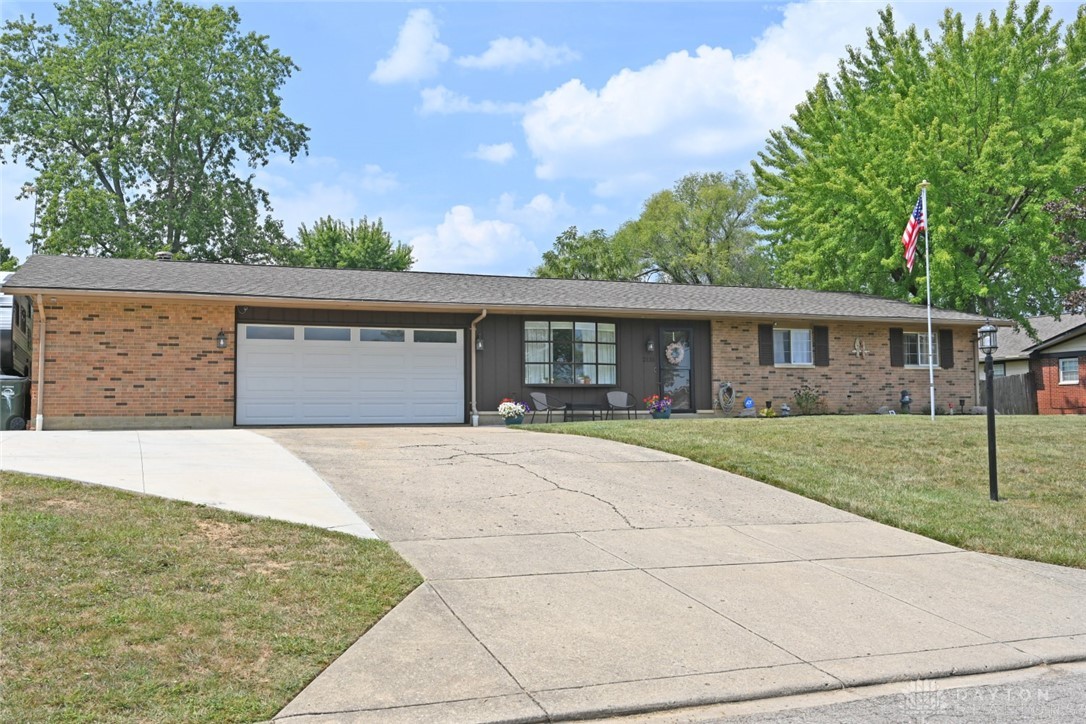 2135 Granada Drive, Beavercreek, Ohio image 4