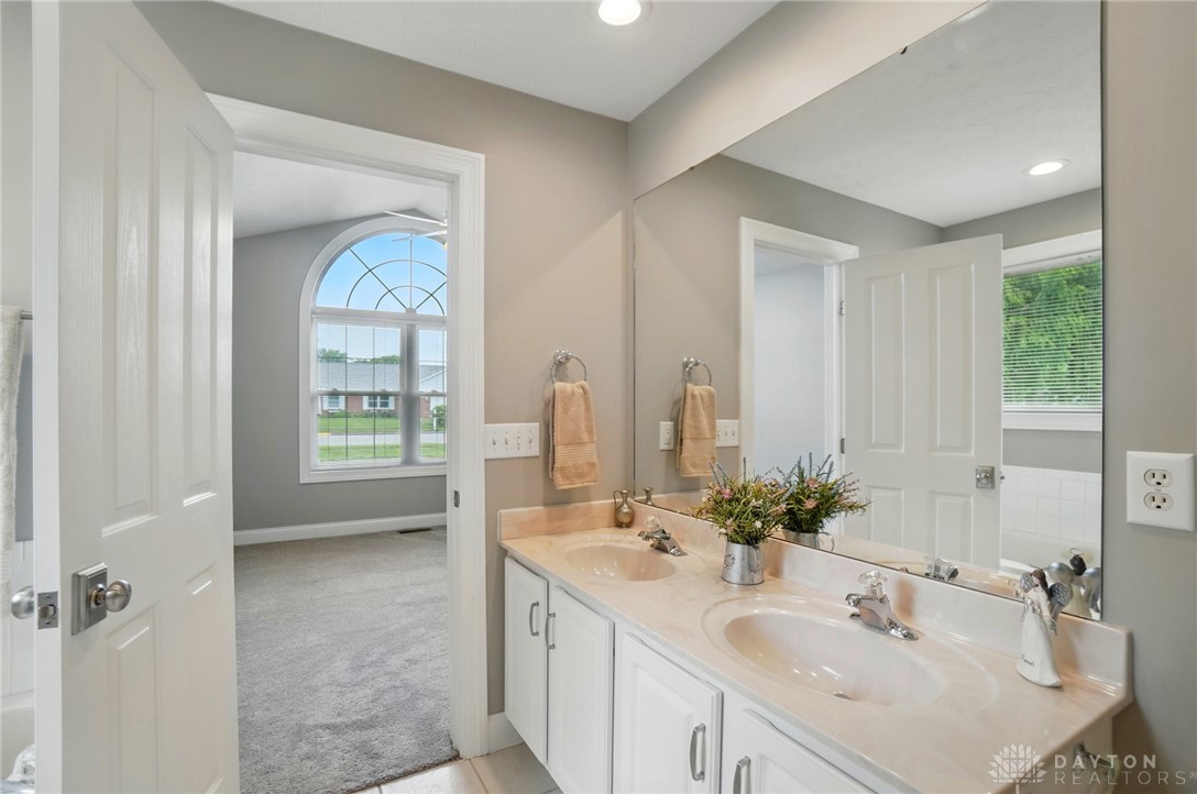 865 Willow Creek Way, Troy, Ohio image 27