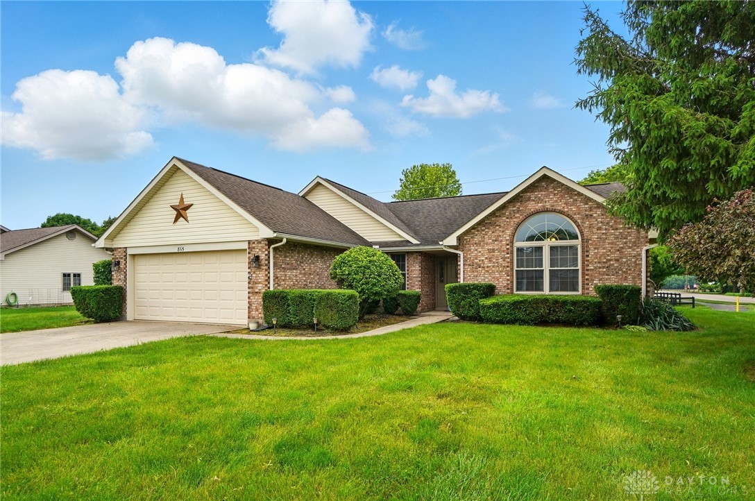 865 Willow Creek Way, Troy, Ohio image 1