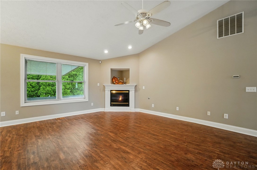865 Willow Creek Way, Troy, Ohio image 13