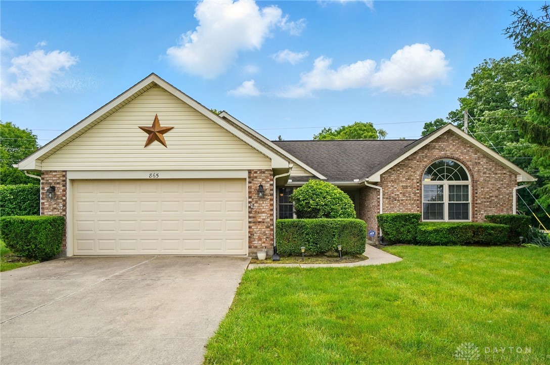 865 Willow Creek Way, Troy, Ohio image 2