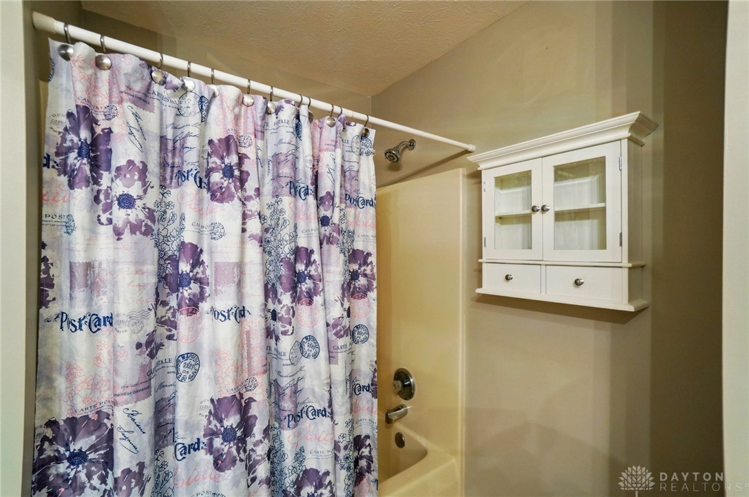 865 Willow Creek Way, Troy, Ohio image 39