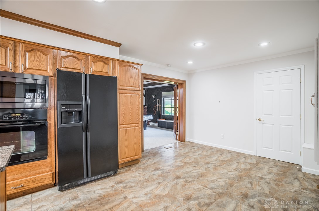 758 Cransberry Drive, Dayton, Ohio image 4