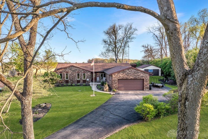 4159 Briarwood Drive, Urbana, Ohio image 2