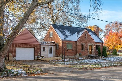 Photo of 804 Gainsborough Road, Dayton, OH 45419 (MLS # 946049)