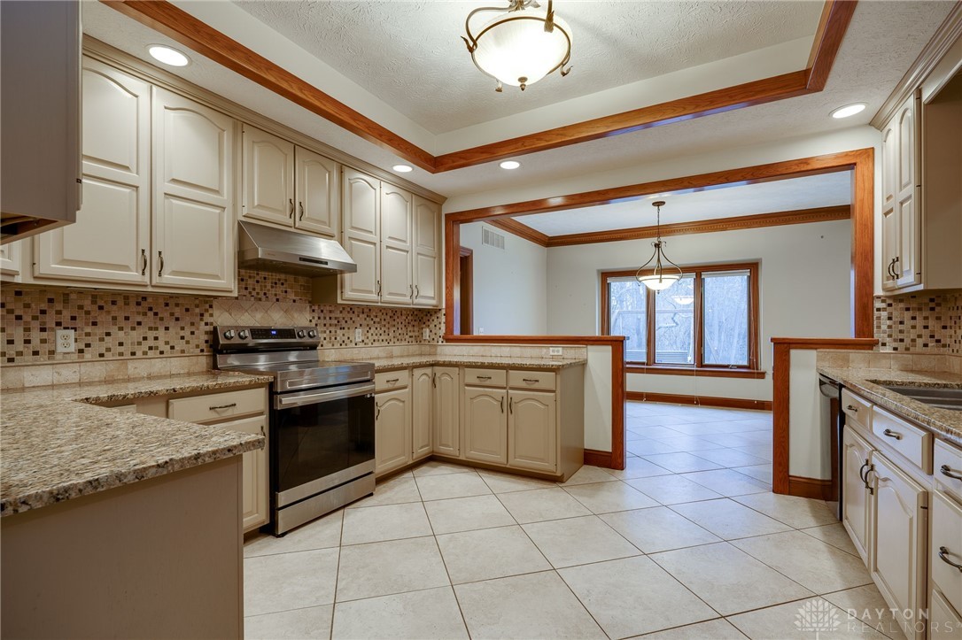 1656 Fox Trail, Bellbrook, Ohio image 27