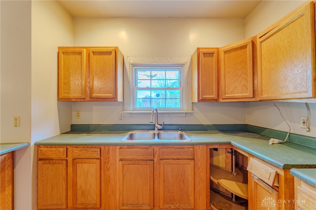 1307 S Limestone Street, Springfield, Ohio image 7