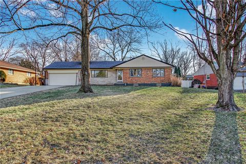 Photo of 208 Glenview Drive, Dayton, OH 45440 (MLS # 950534)