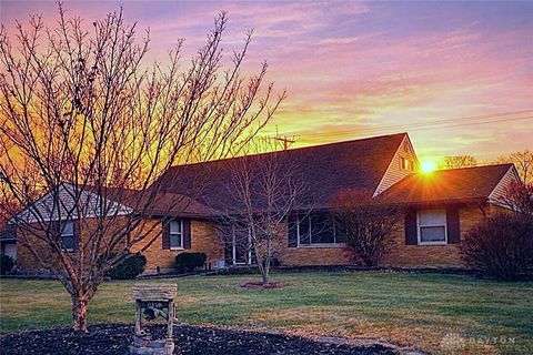 Photo of 2312 E Whipp Road, Dayton, OH 45440 (MLS # 952262)