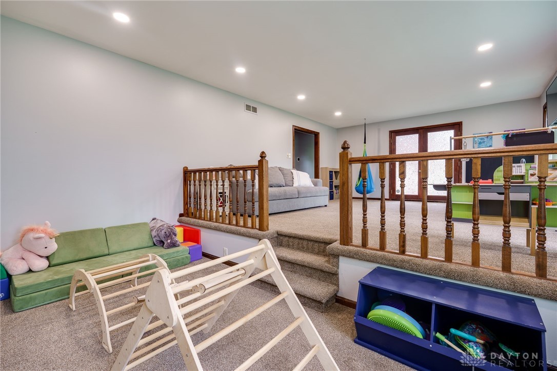 1077 Pine Meadow Terrace, Dayton, Ohio image 17
