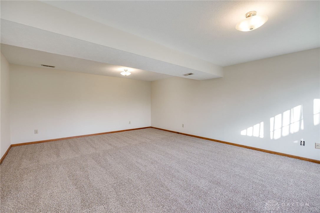 631 Kyle Lane, Fairborn, Ohio image 28