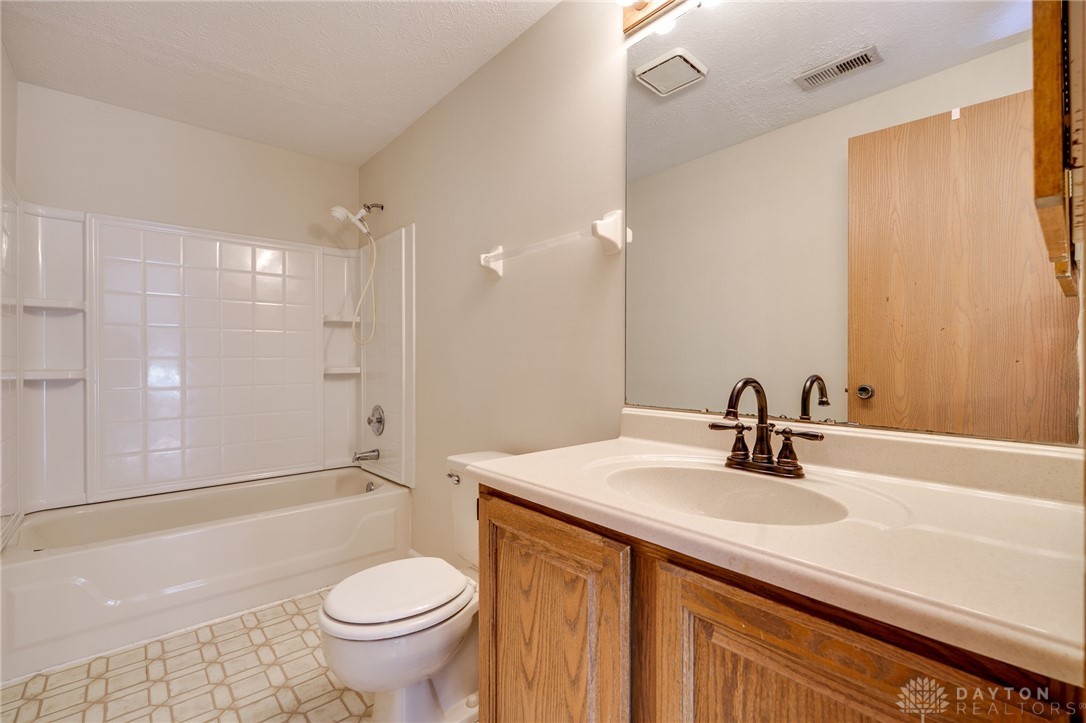 631 Kyle Lane, Fairborn, Ohio image 34
