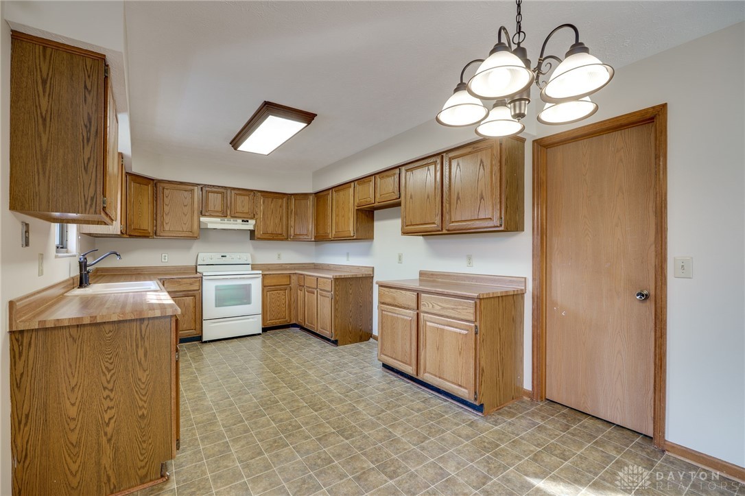 631 Kyle Lane, Fairborn, Ohio image 16