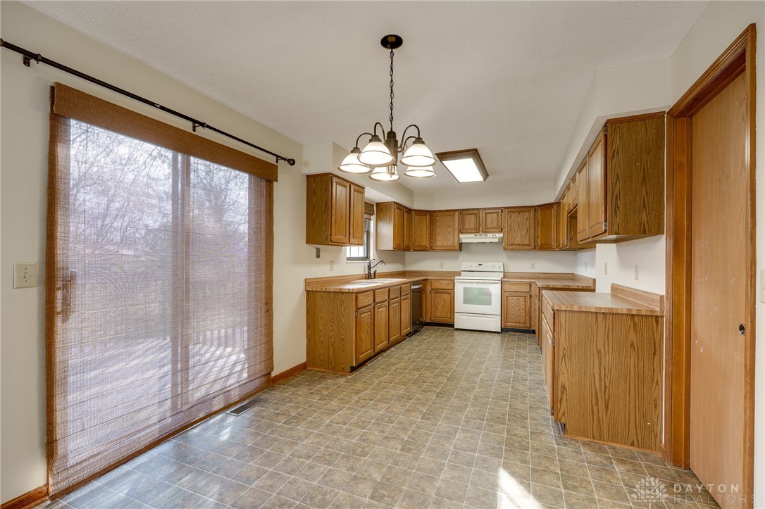 631 Kyle Lane, Fairborn, Ohio image 14