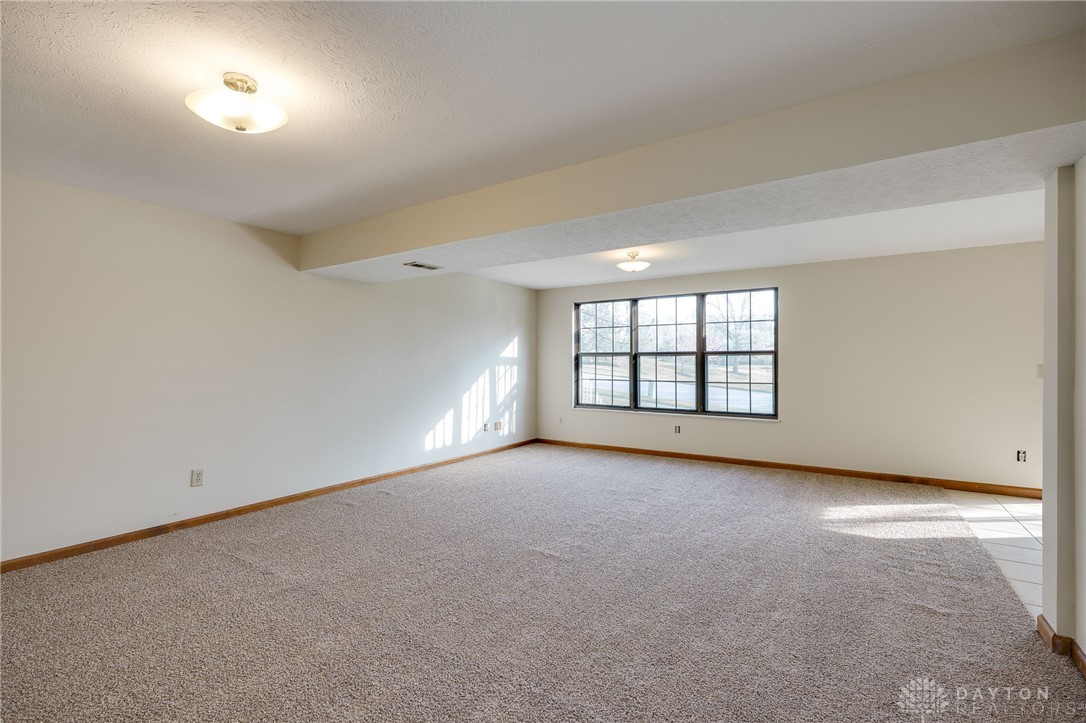631 Kyle Lane, Fairborn, Ohio image 32