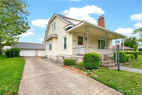 Photo of 37 Hawthorne Drive, Fairborn, OH 45324 (MLS # 958542)