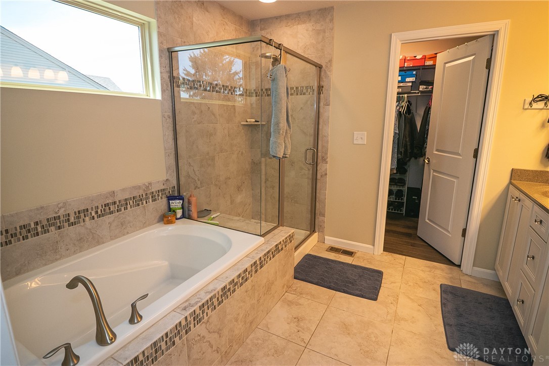 1331 Peregrine Way, Hamilton, Ohio image 18